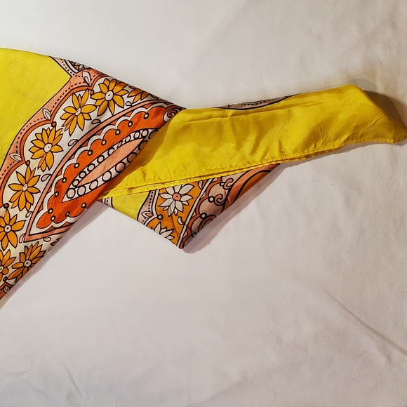 Unique 70s Vintage Dreamy Illustrated Pink Butterfly Graphic Scarf - Picture 6 of 11